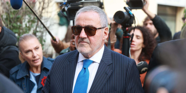 Giustizia si mette in discussione indagando su suoi appartenenti