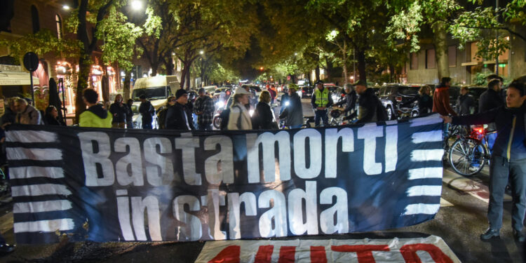 Ragazza di 21 anni ricoverata in prognosi riservata