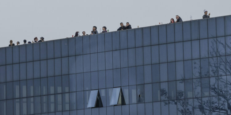 La polizia ha identificato quasi tremila persone