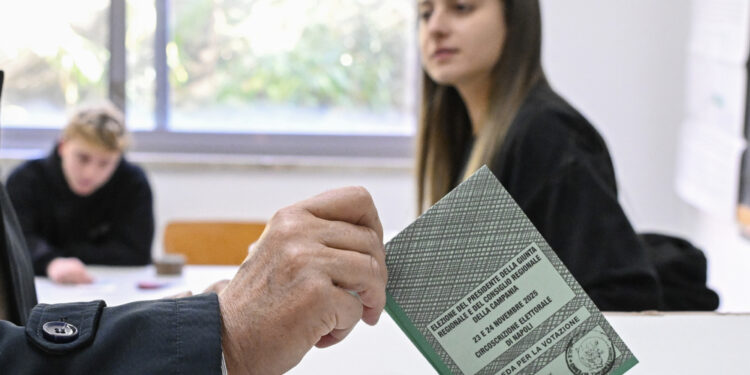 Poco sopra il 32% contro il quasi 39% di cinque anni fa