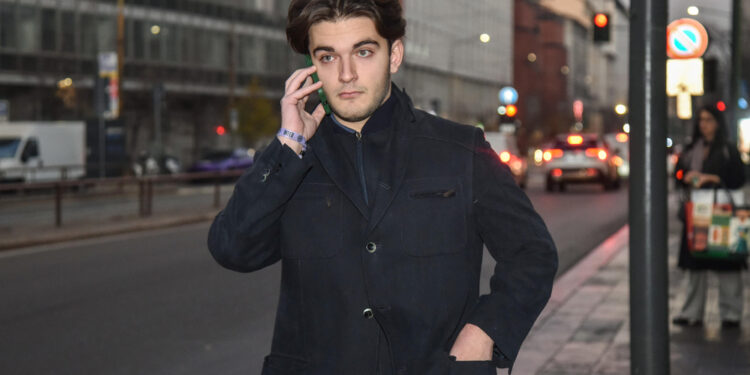 Offre anche risarcimento. Ragazza rifiuta