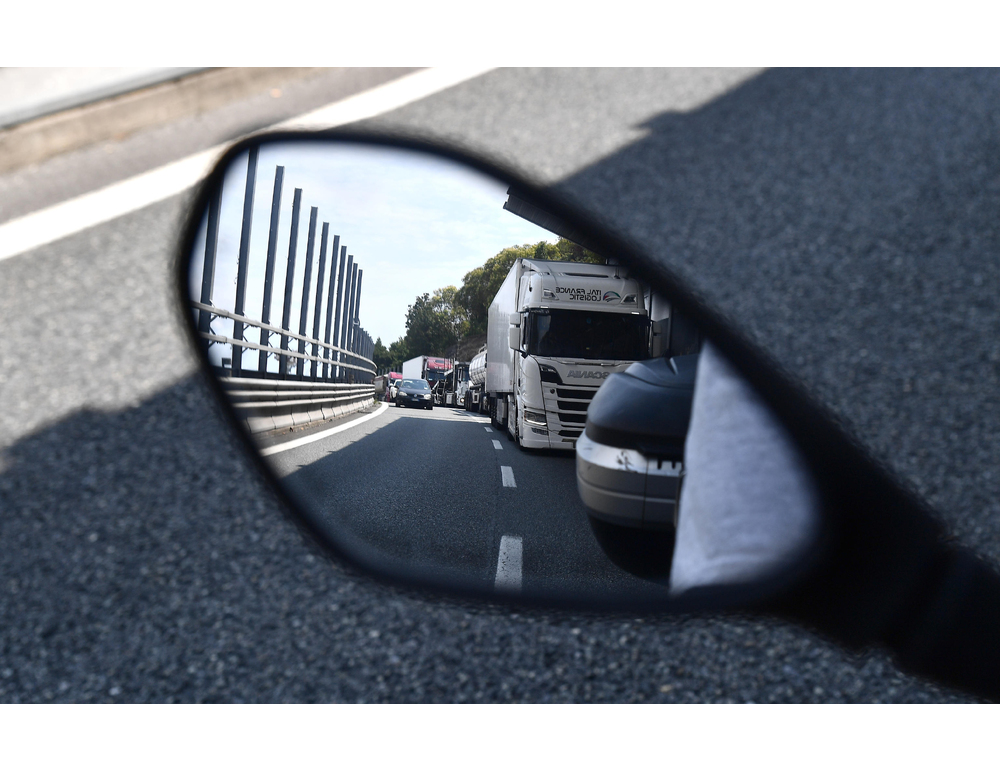 Riaperta l’A10 a Genova dopo incidente tra camion, 7 km di coda