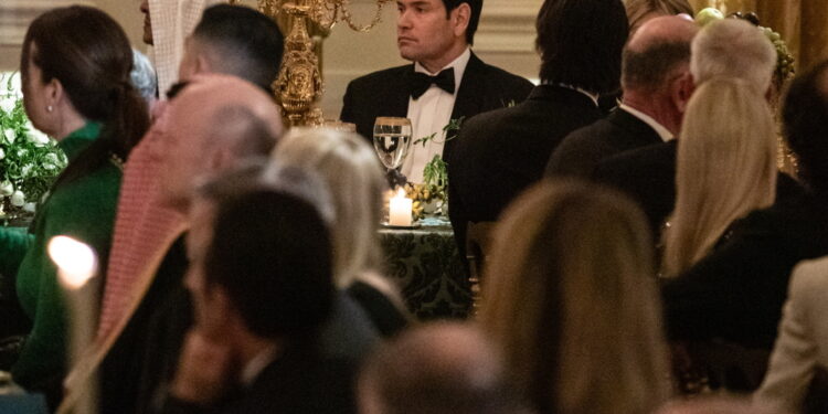 Si riuniscono funzionari statunitensi