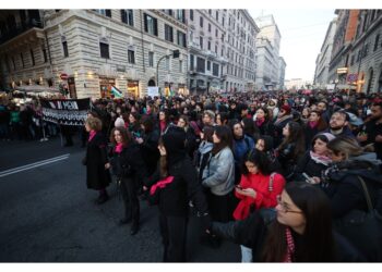 Corteo omaggia Ornella Vanoni.Ancora polemiche dopo frasi Nordio