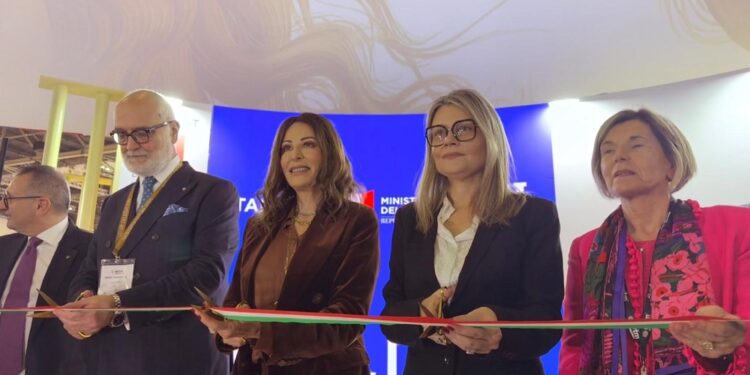 Ministro e vertici Enit alla grande fiera di Londra