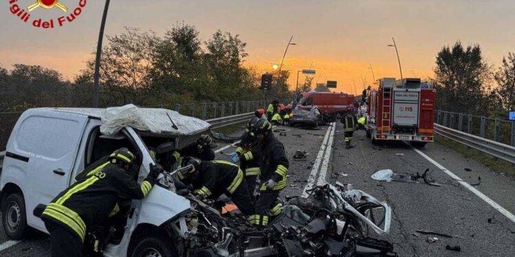 Coinvolti più veicoli