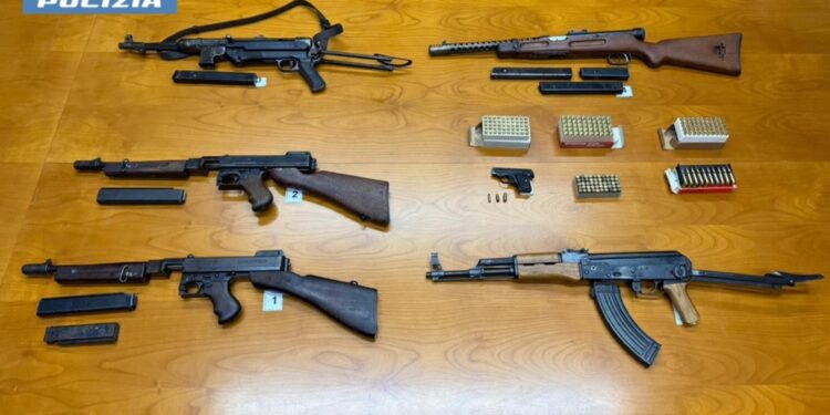 Polizia di Milano trova armi da guerra