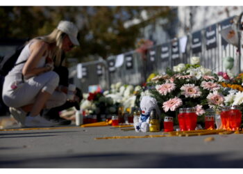 Decine di migliaia di persone al raduno commemorativo