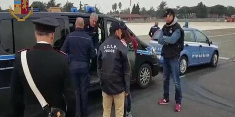 Operazione con autorità romene.Organizzazione dedita alla tratta