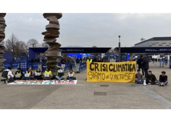 Esposti due striscioni all'ingresso dell'Inalpi Arena