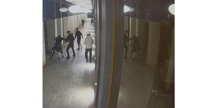 Il 18enne accusato di aver fatto da 'palo' risponderà al gip