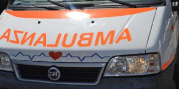 Donna raggiunta da un sasso alla testa a Rossano e medicata