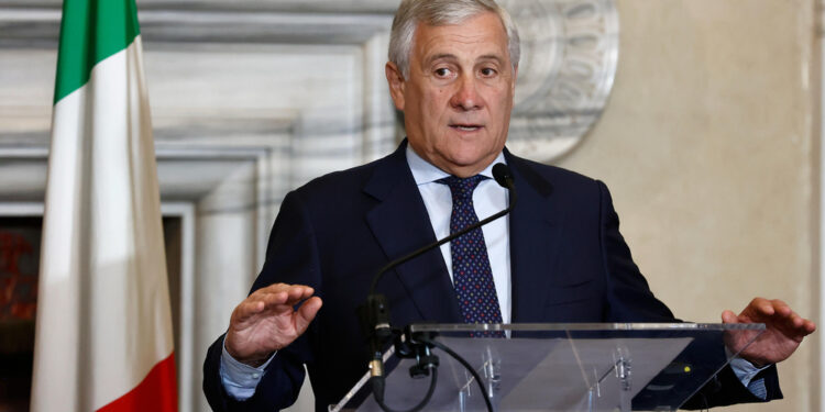 'Ambasciata e consolato seguono vicenda