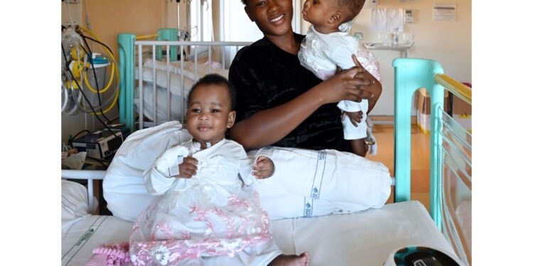 Erano unite nella regione addominale e toracica