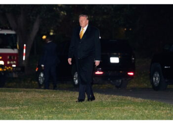 E annuncia un bonus di 10.000 dollari per chi non si è assentato