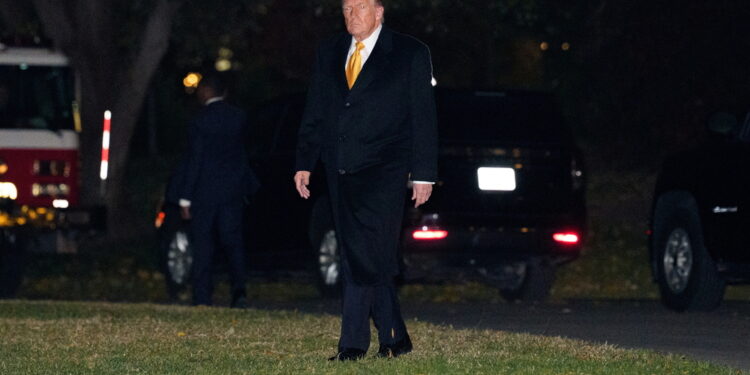 E annuncia un bonus di 10.000 dollari per chi non si è assentato