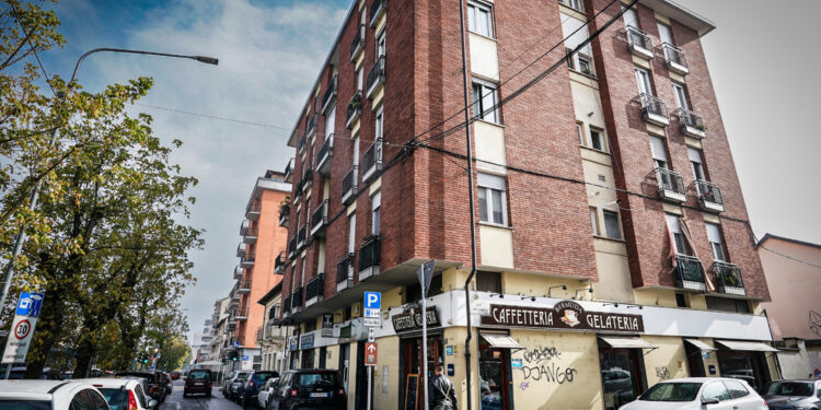 Gli avrebbe chiesto di pedinare Veronese e assunto investitore