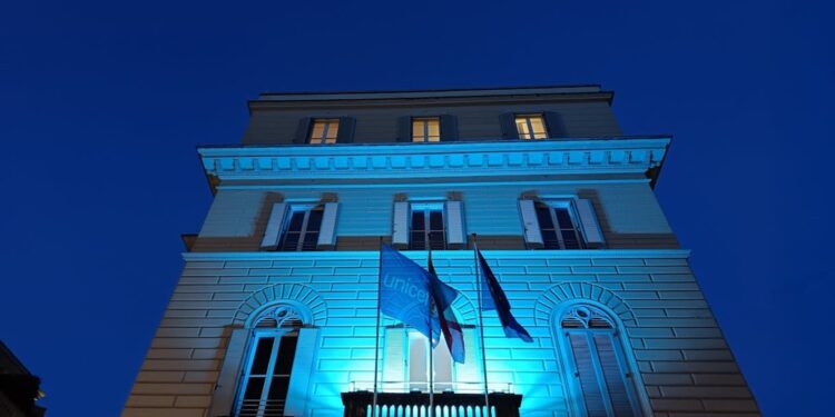 Per la Giornata dell'Infanzia un monumento illuminato di blu