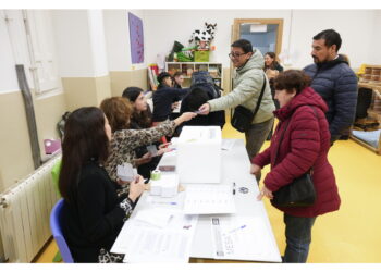 Per i sondaggi sarà ballottaggio tra Jara e la destra