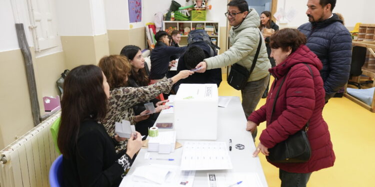 Per i sondaggi sarà ballottaggio tra Jara e la destra