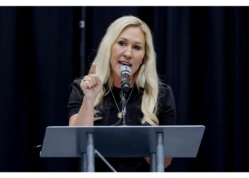 Via dal Congresso il 5 gennaio. Critica direzione movimento Maga