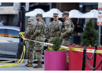 La decisione dopo l'attentato a Washington contro i militari