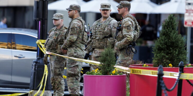 La decisione dopo l'attentato a Washington contro i militari