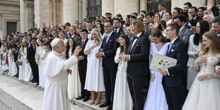 Monogamia tema "bello" anche se suona "strano o controcorrente"