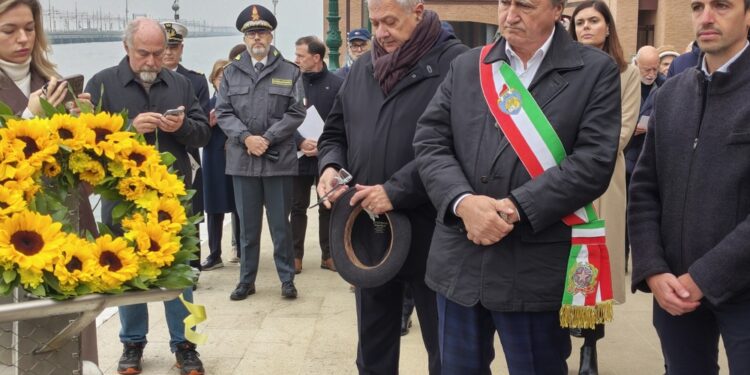 Cerimonia al campus Ca' Foscari con il fratello Dario