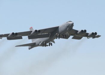 Registrato il passaggio di un bombardiere B-52 e due caccia