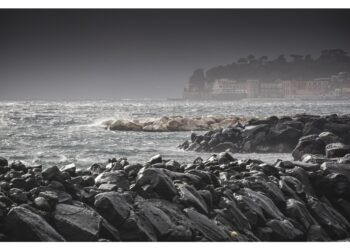 Sospese nel golfo di Napoli tutte le corse degli aliscafi