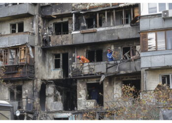 Massicci su tutto il Paese e su Kiev