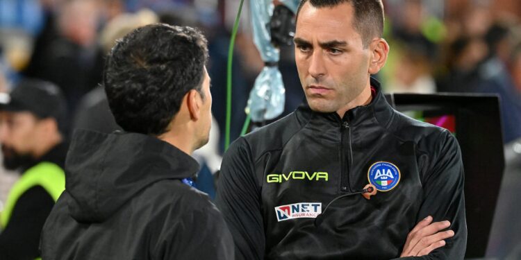 L'arbitro Andrea Colombo (foto Roberto Colombo)