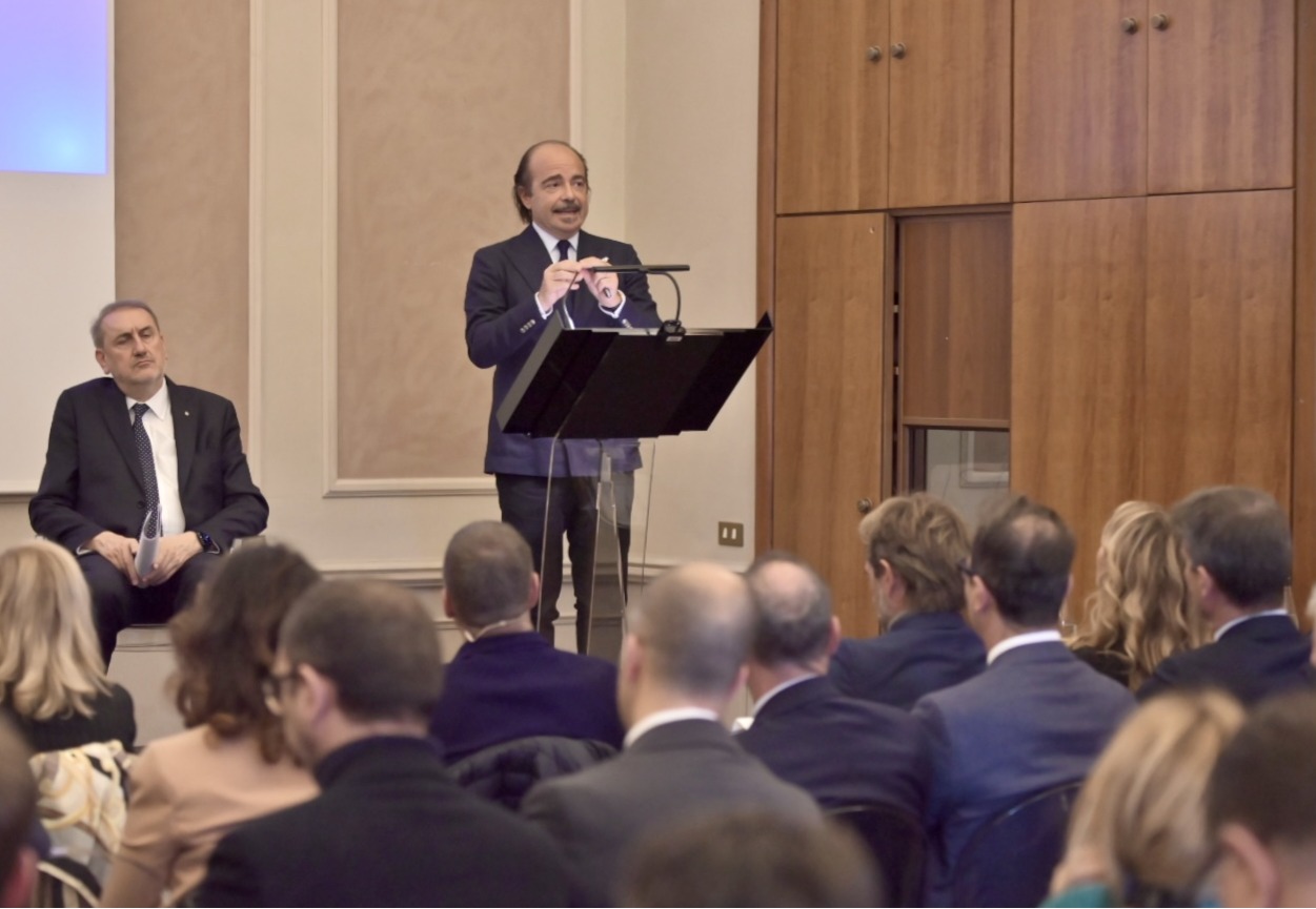 Terziario e Intelligenza artificiale, il sottosegretario Butti: “Vogliamo che le nostre imprese innovative crescano qui”