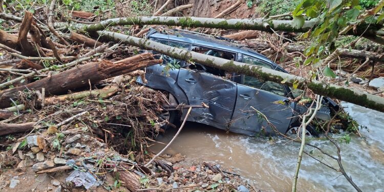 L'auto dell'associazione Rosa dei Venti