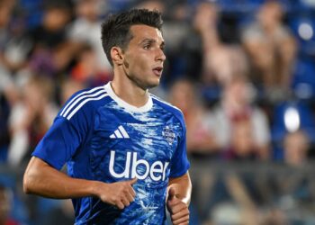 L'attaccante greco Douvikas (foto Roberto Colombo)