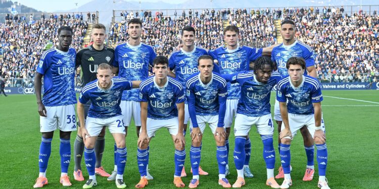 Una formazione del Como nella stagione 2025-2026 (foto Colombo)