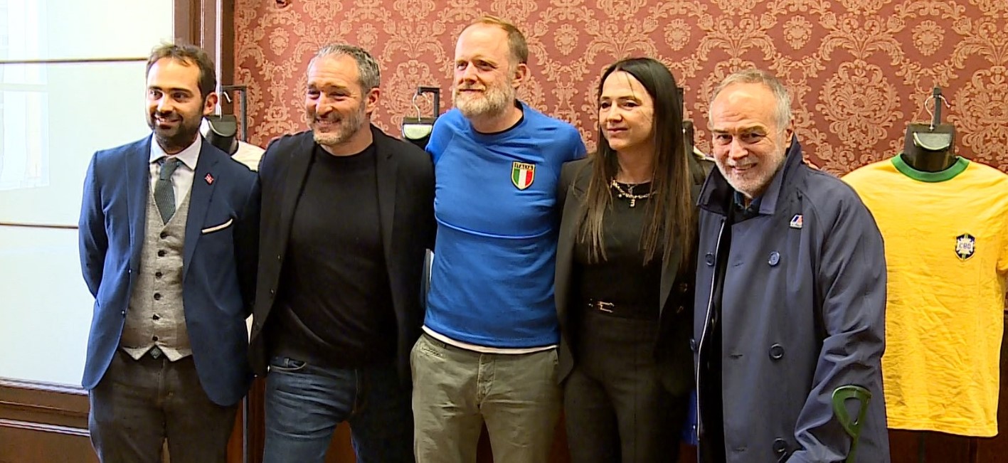 Paolo Rossi & The Football Legends,  mostra a Como dal 19 gennaio