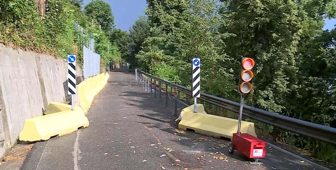 Frana di Civiglio, i residenti: “Il sindaco tace, noi dimenticati da 18 mesi”. Il Comune: “Presto partiranno i lavori”