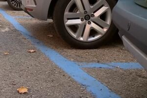 Rivoluzione della sosta a Como, ultimo atto: via i posti auto in piazza Vittoria, spazio alle moto