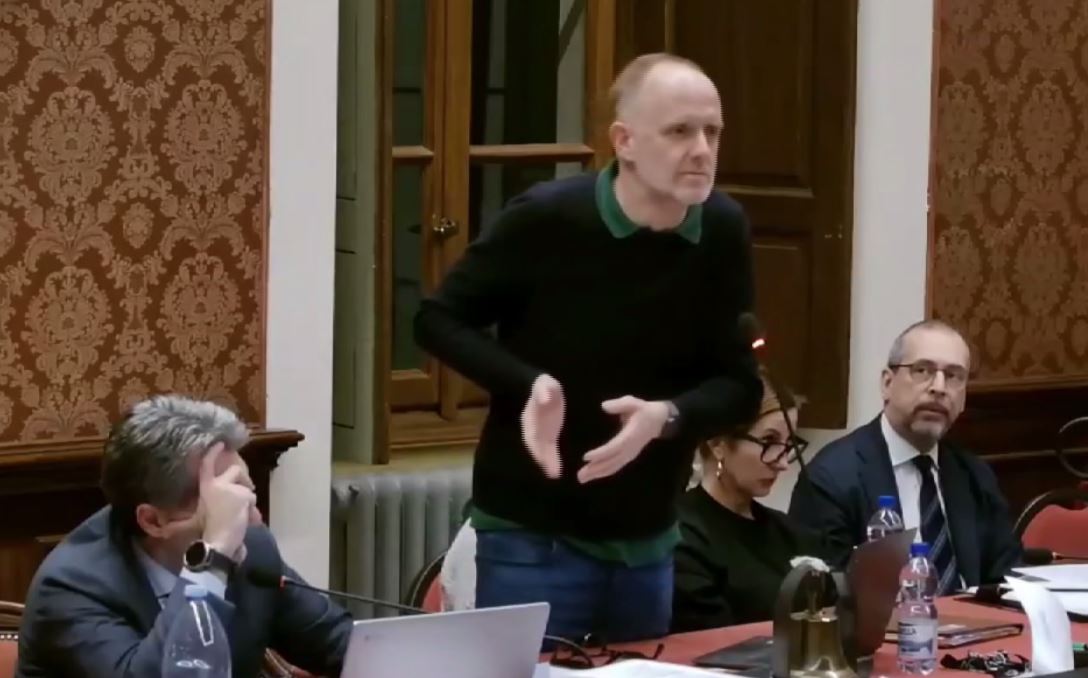 Rapinese a Lissi: “Sembra una tabaccaia della Valtellina”. Il PD: “Offende un intero territorio”