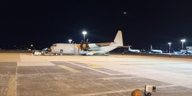Convoglio umanitario su tre aerei. A Ciampino accolti da Tajani