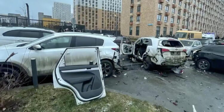 Secondo post social qualcuno avrebbe lanciato l'ordigno nel finestrino