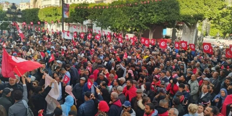 Corteo contro le 'ingerenze straniere' nella Festa della Rivoluzione