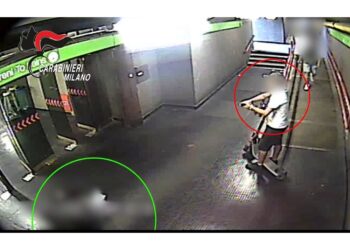 Riconosciuto per il monopattino e il cappellino verde