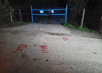 L'uomo ritrovato senza vita all'esterno dell'auto davanti al fondo agricolo