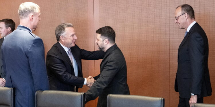 Presente anche il cancelliere Merz