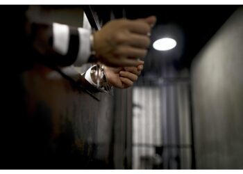 Prevede un risarcimento per chi venga assolto