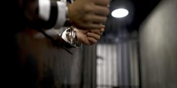 Prevede un risarcimento per chi venga assolto