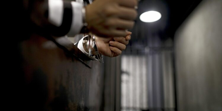 Prevede un risarcimento per chi venga assolto